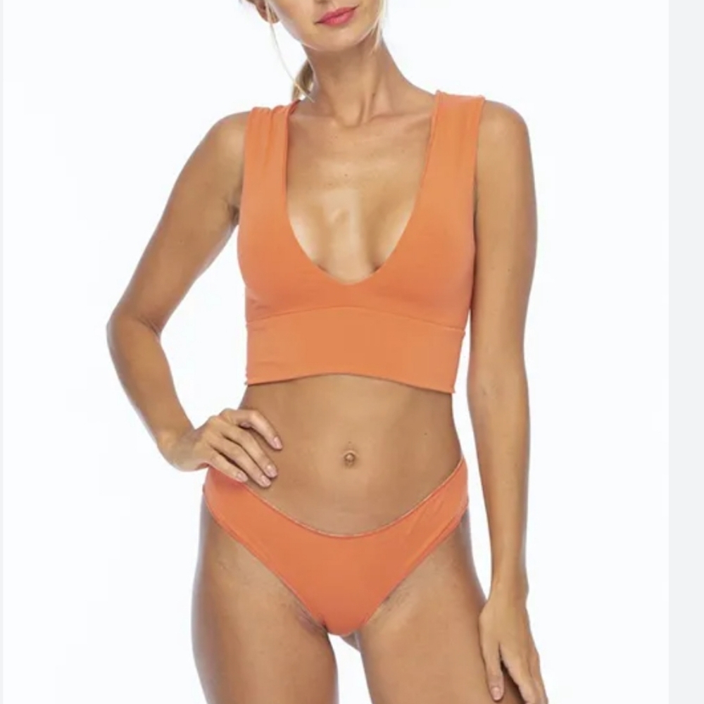 Indah Salmon Meringue 4 Bra & Thursday 3 Thong